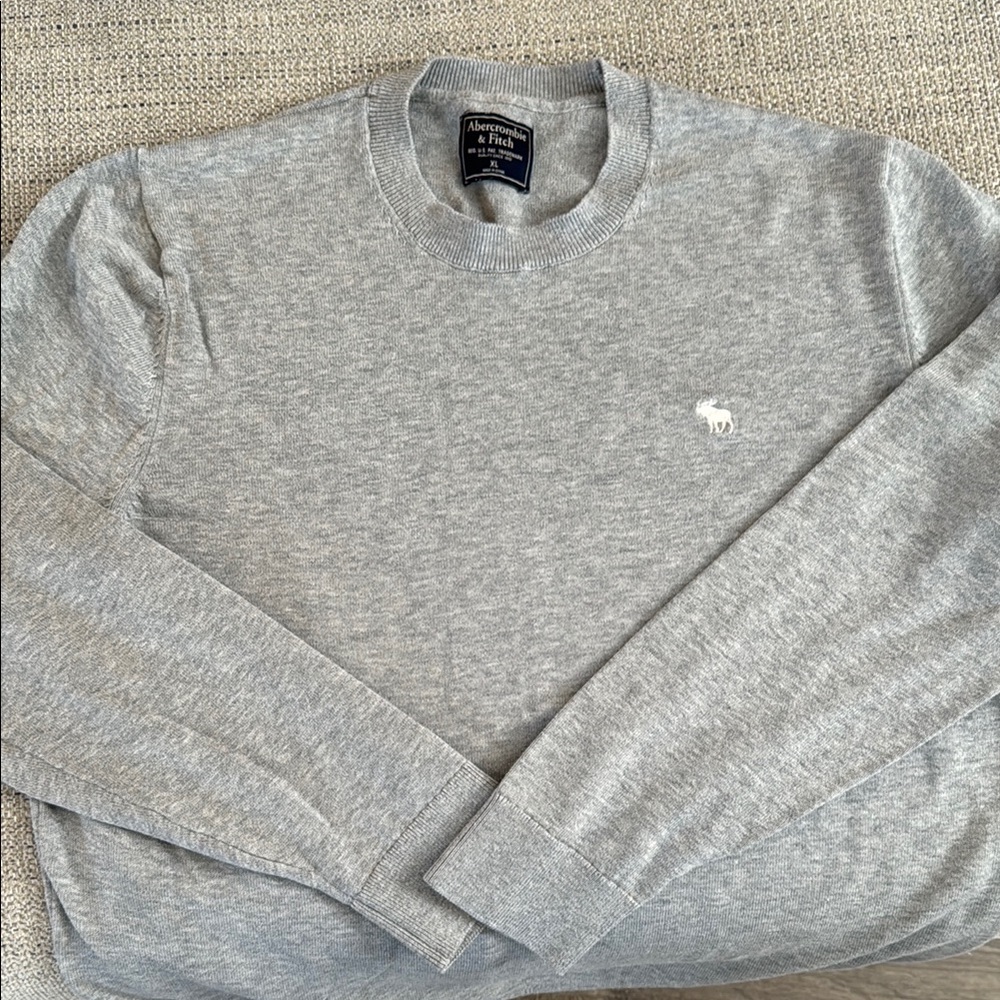 Abercrombie & Fitch Gray Crew Neck Sweater with Ribbed Cuffs